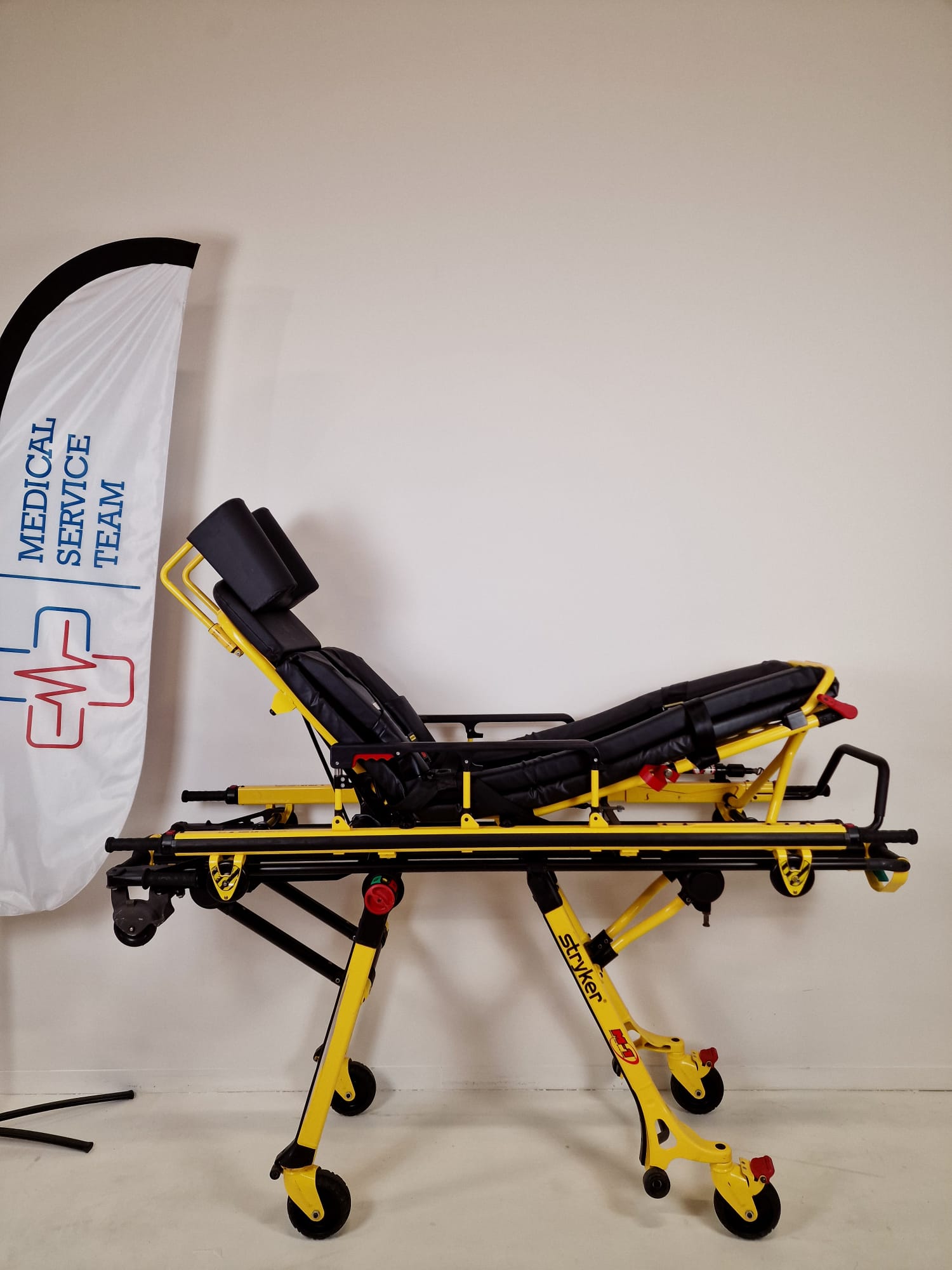 Stryker M1 Krankentrage – Baujahr 06/2018