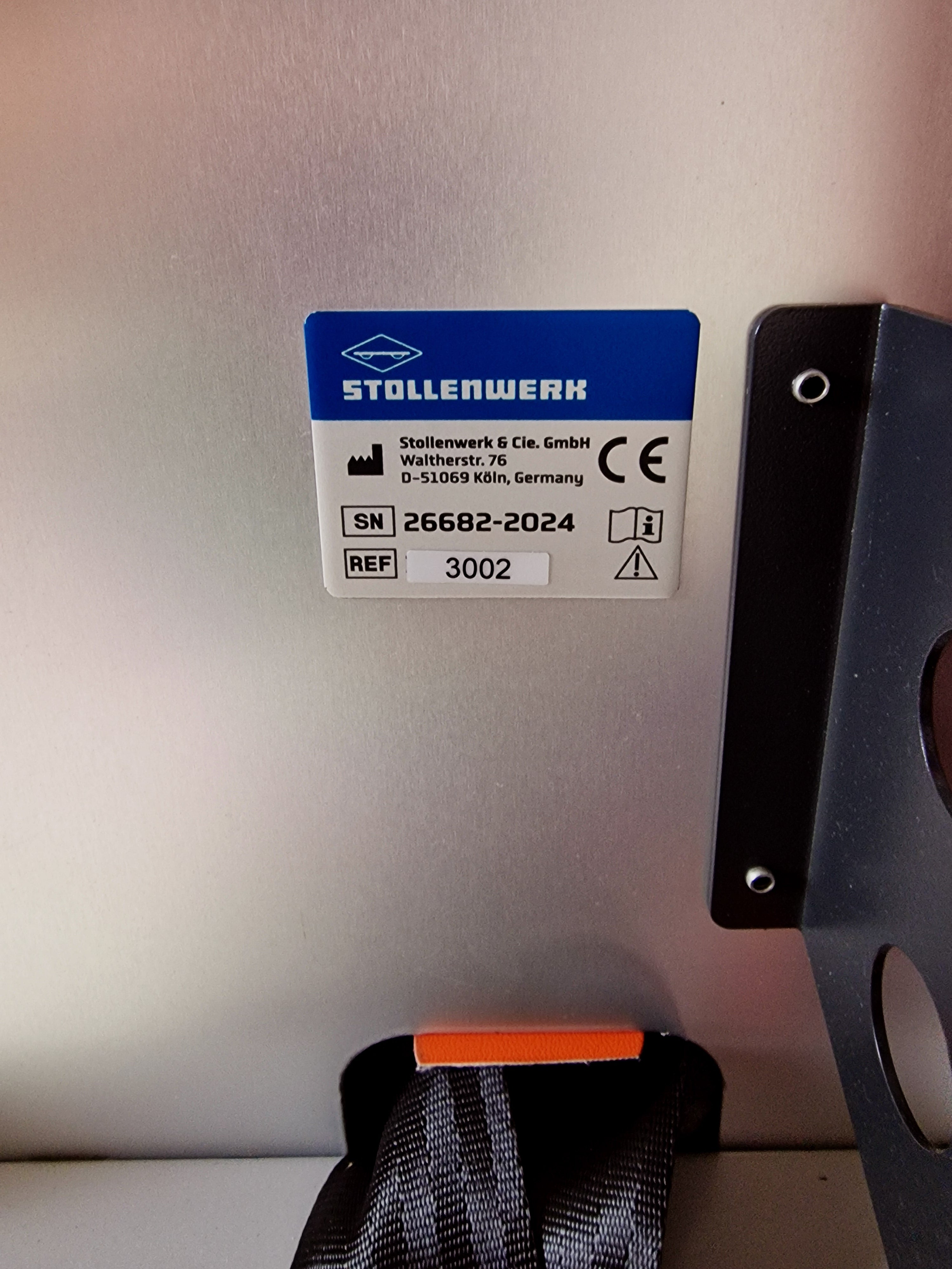 Stollenwerk Modell 3002 / AMF Bruns System – Krankentrage inklusive Bodenhalterung für Smartfloor