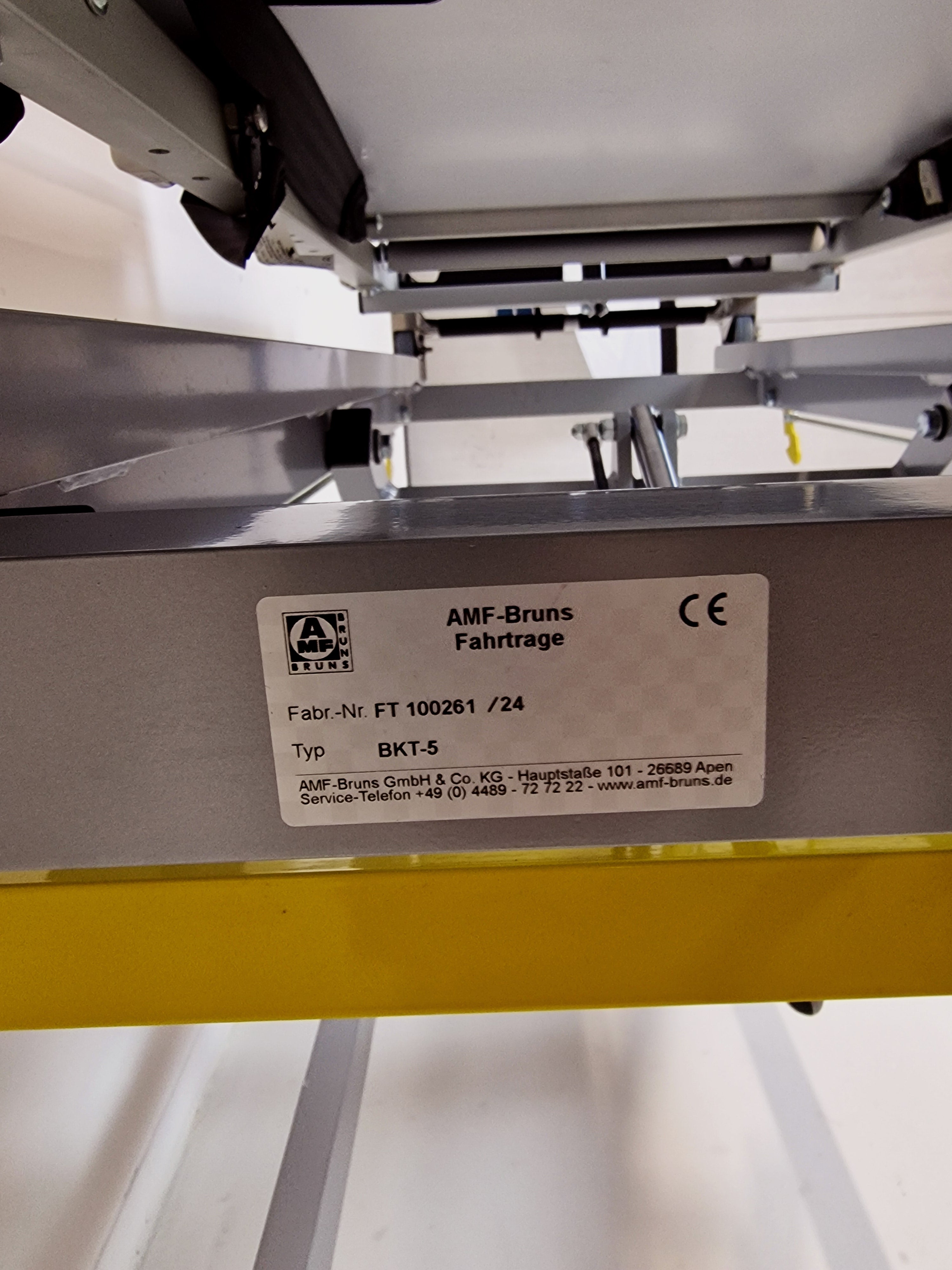 Stollenwerk Modell 3002 / AMF Bruns System – Krankentrage inklusive Bodenhalterung für Smartfloor