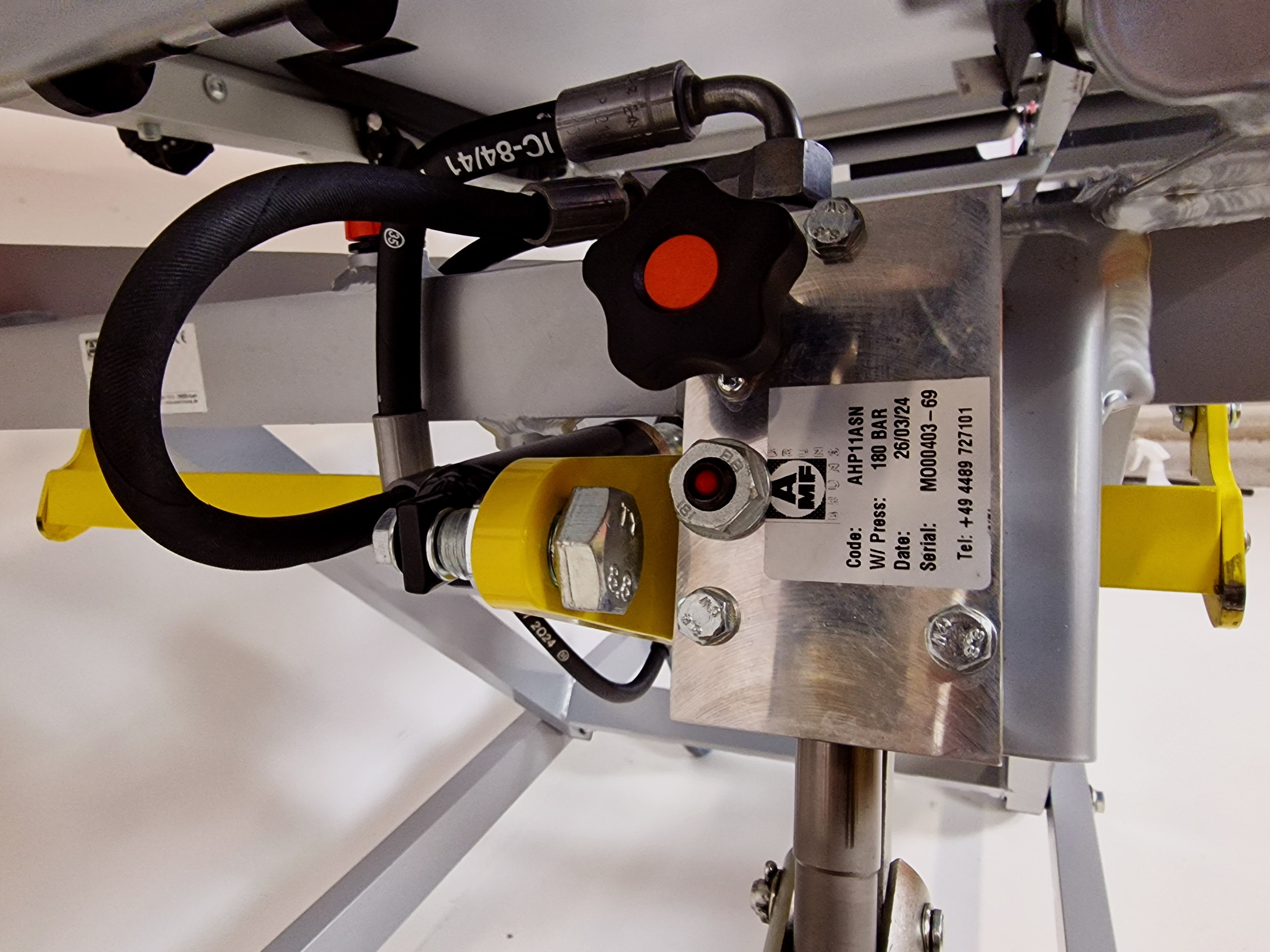 Stollenwerk Modell 3002 / AMF Bruns System – Krankentrage inklusive Bodenhalterung für Smartfloor
