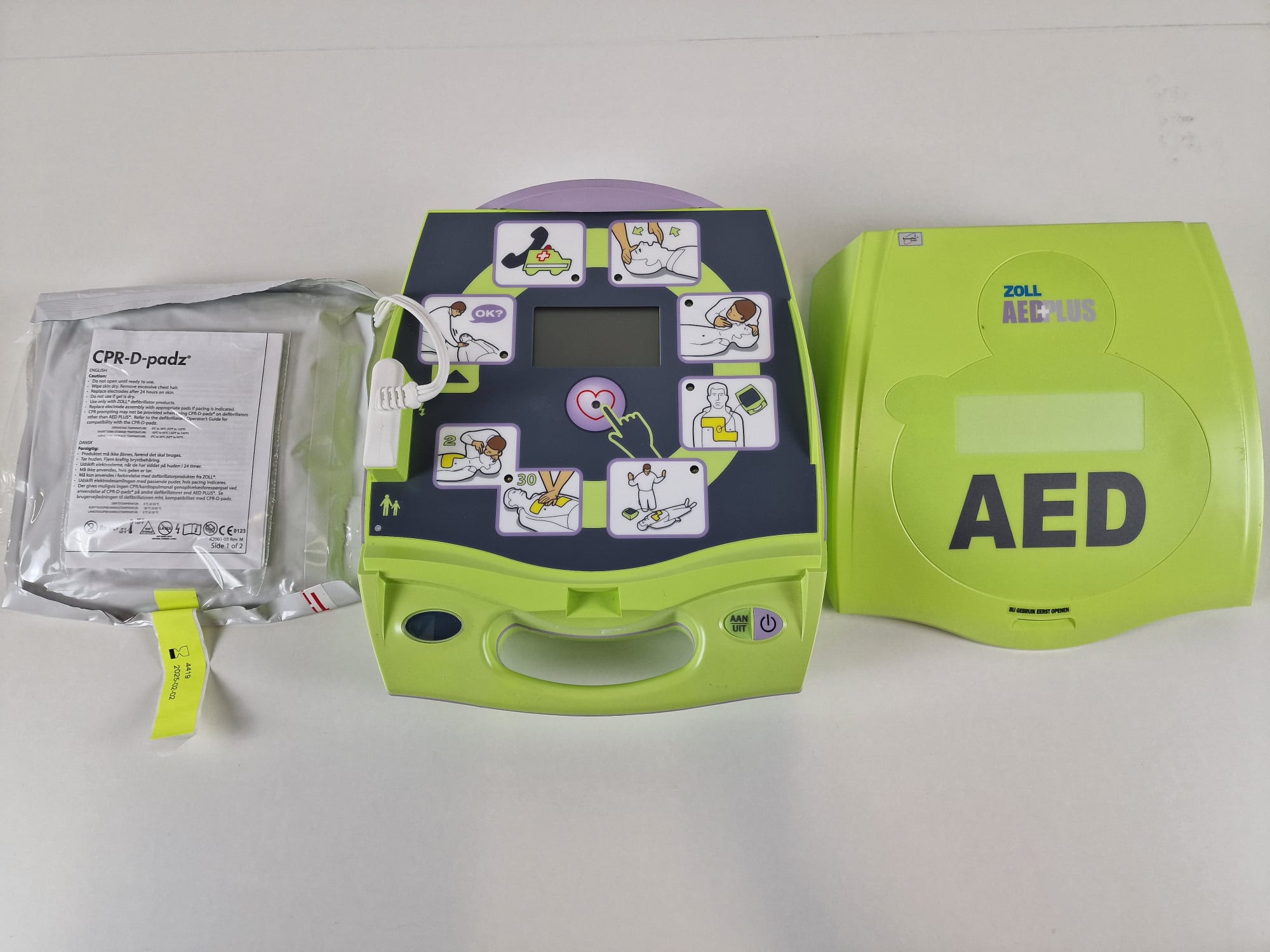 ZOLL AED Plus – Halbautomatischer Defibrillator – Baujahr 2015