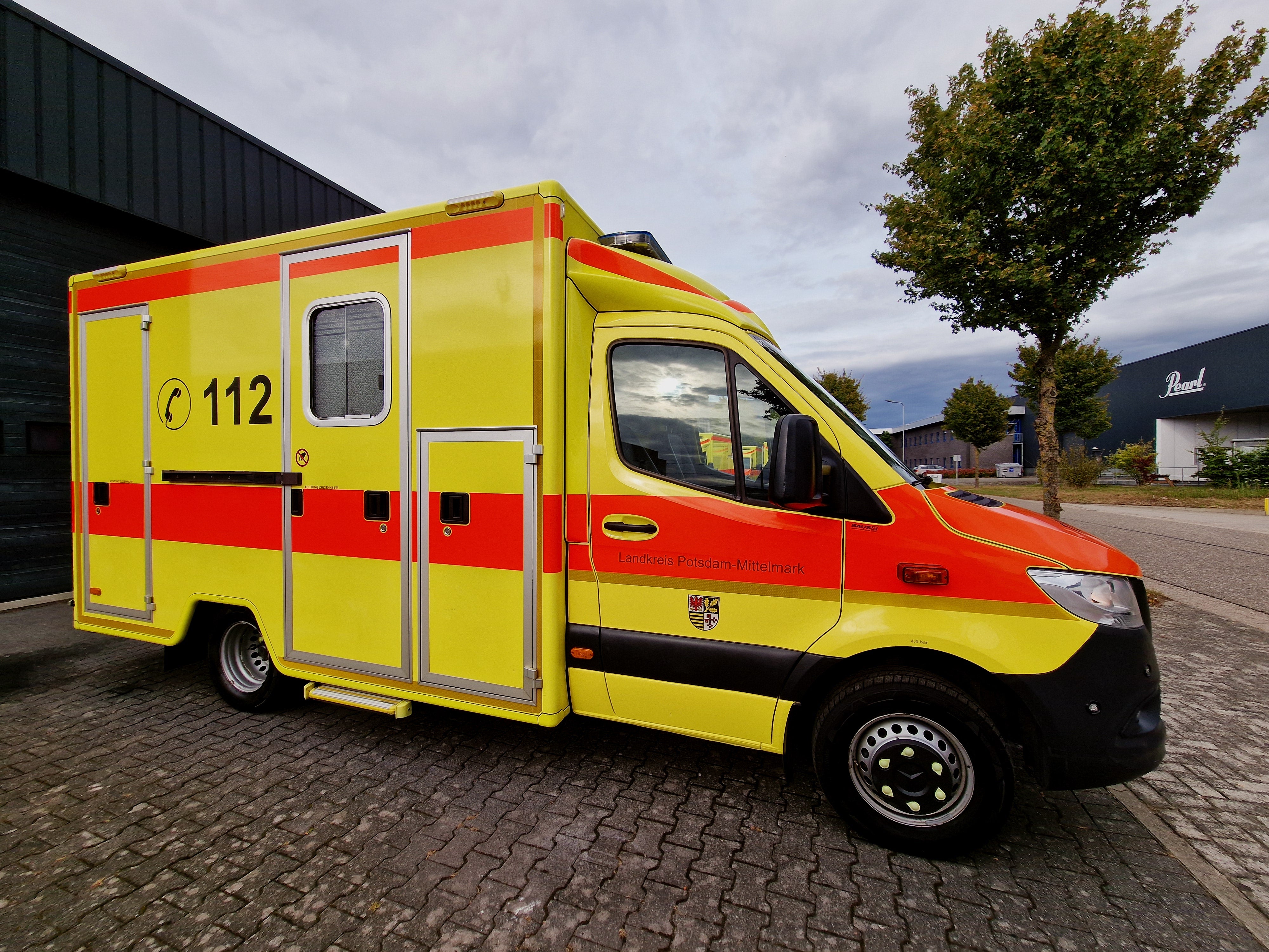 Rettungswagen Mercedes Sprinter 516cdi & Stryker Power Pro XT