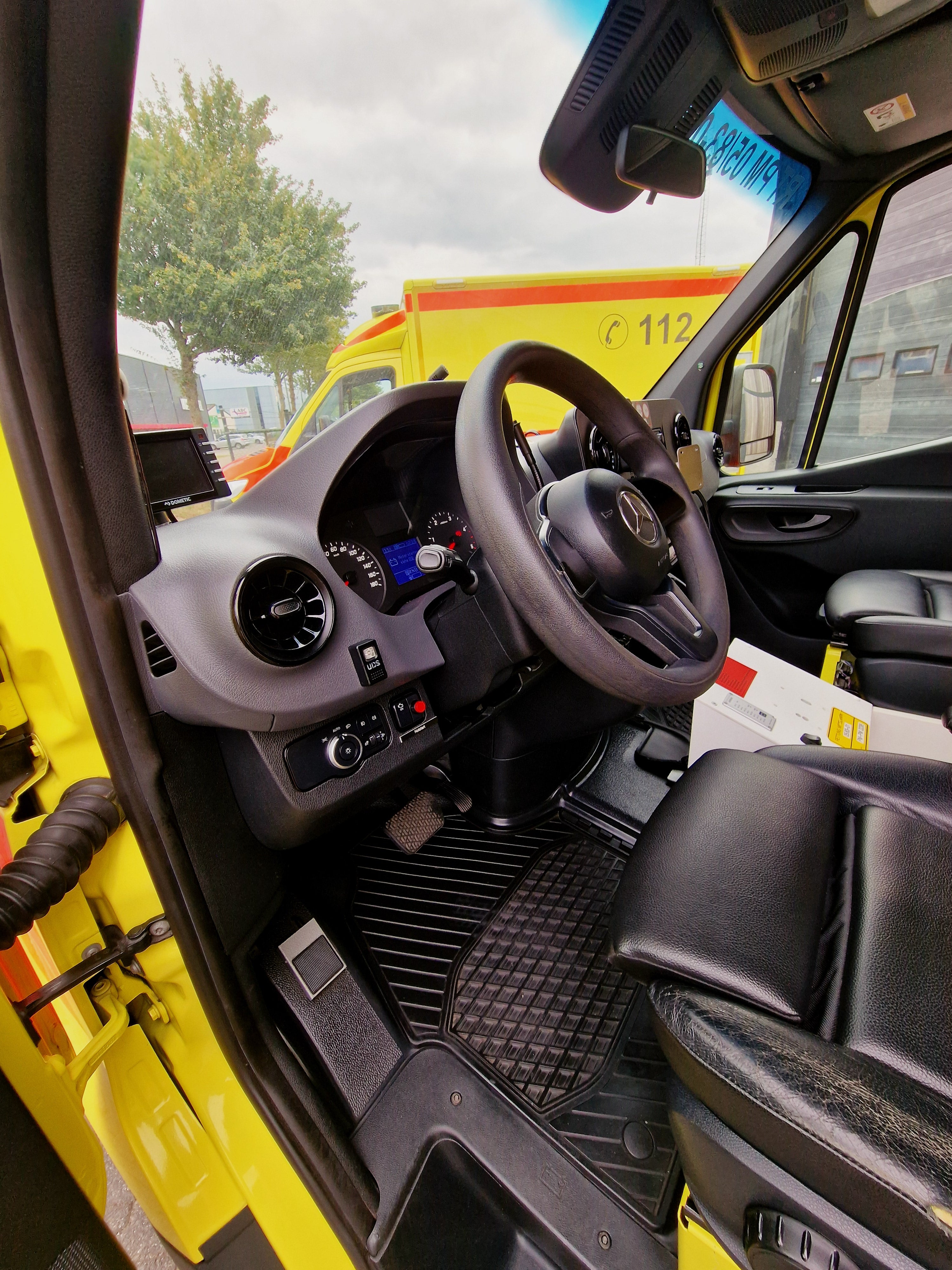 Rettungswagen Mercedes Sprinter 516cdi & Stryker Power Pro XT
