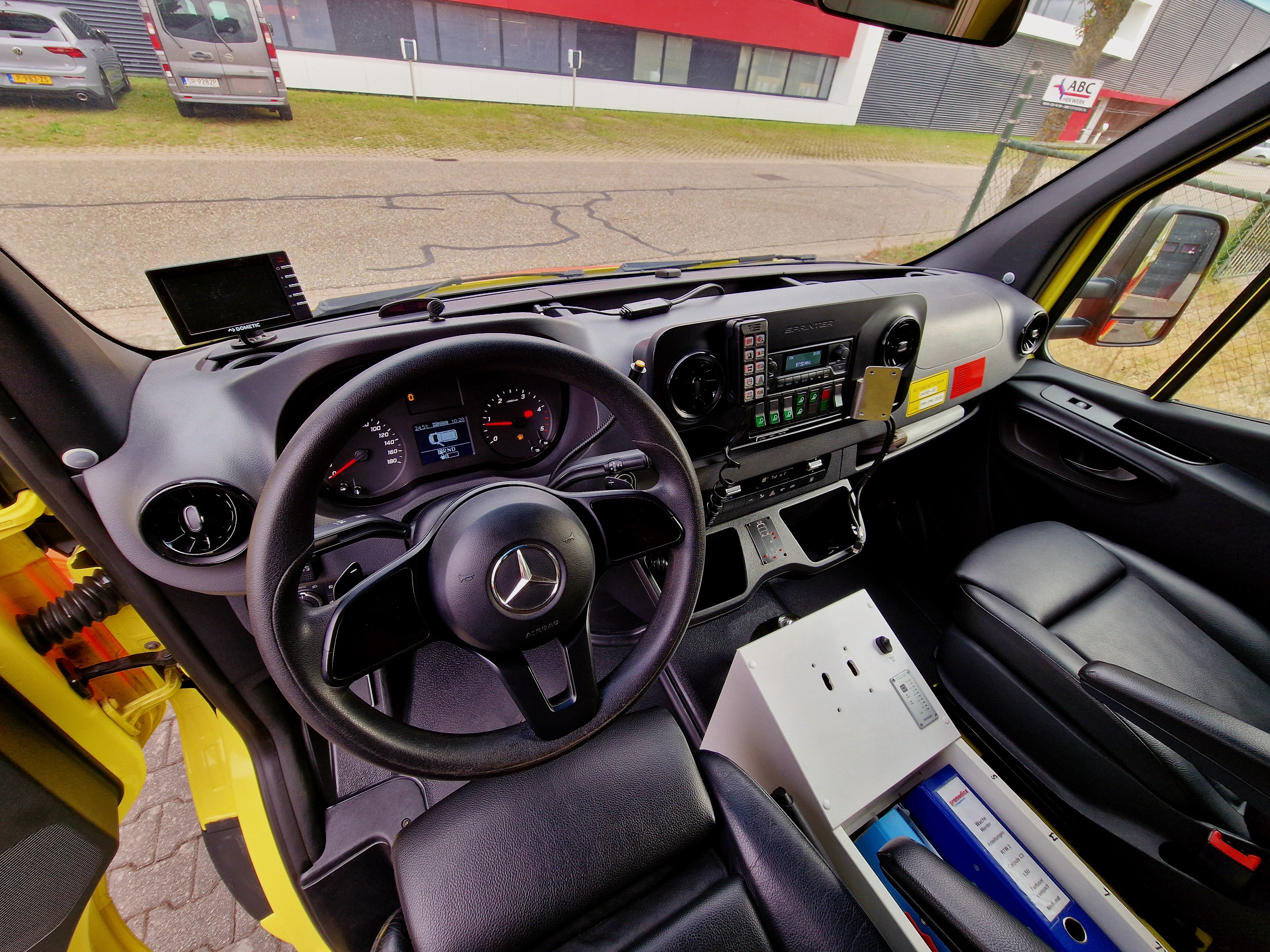 Rettungswagen Mercedes Sprinter 516cdi & Stryker Power Pro XT
