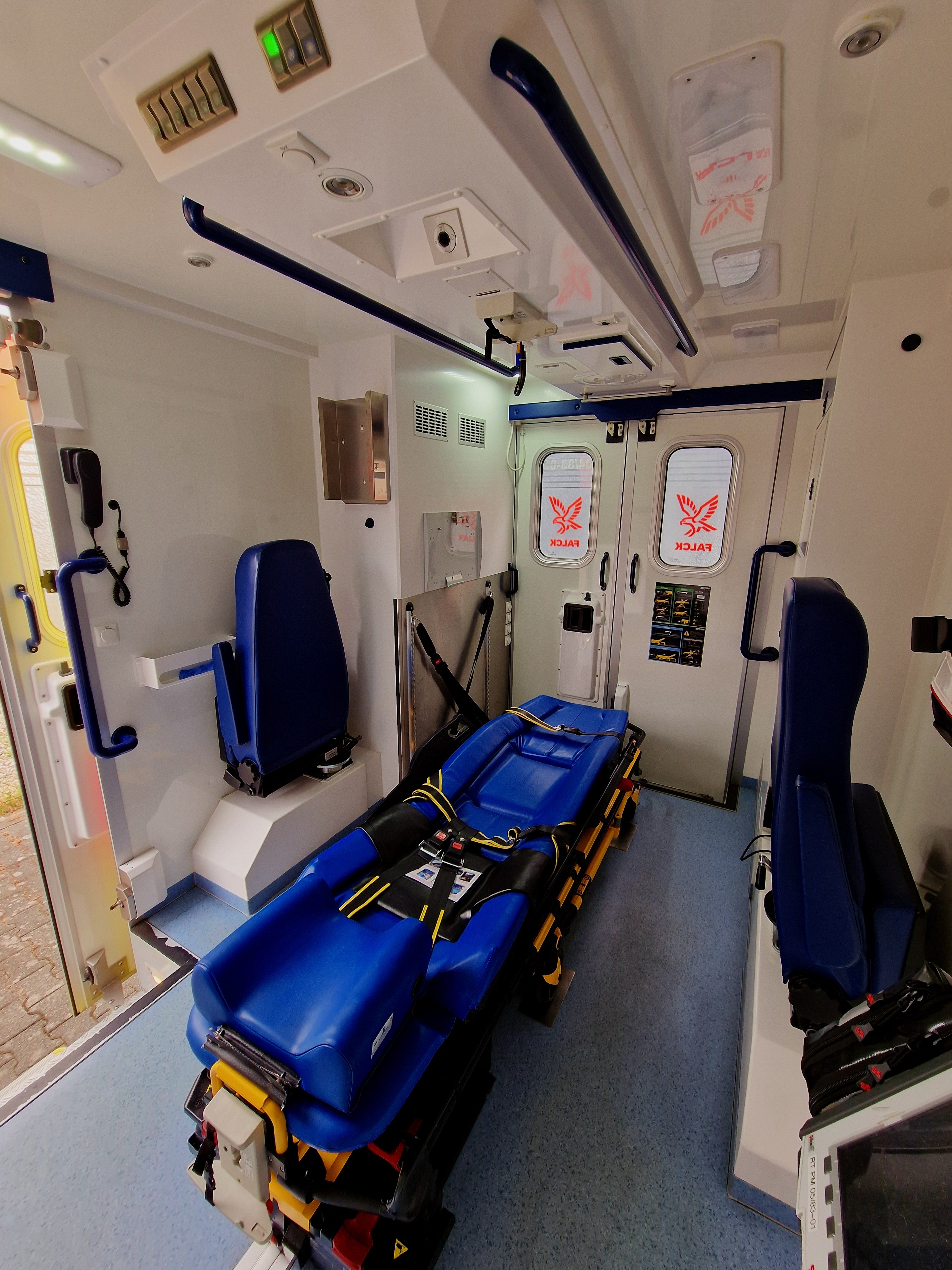 Rettungswagen Mercedes Sprinter 516cdi & Stryker Power Pro XT