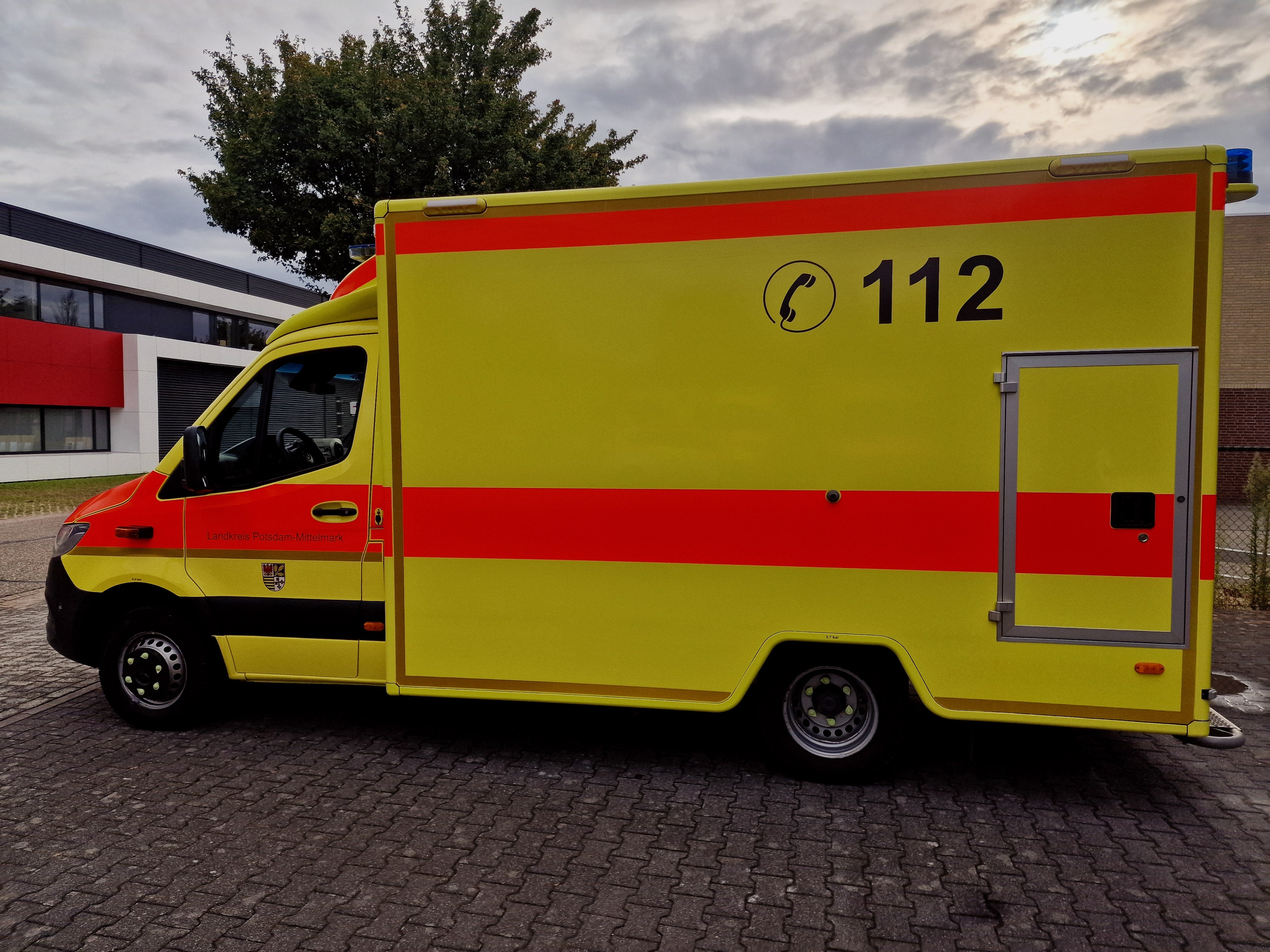 Rettungswagen Mercedes Sprinter 516cdi & Stryker Power Pro XT