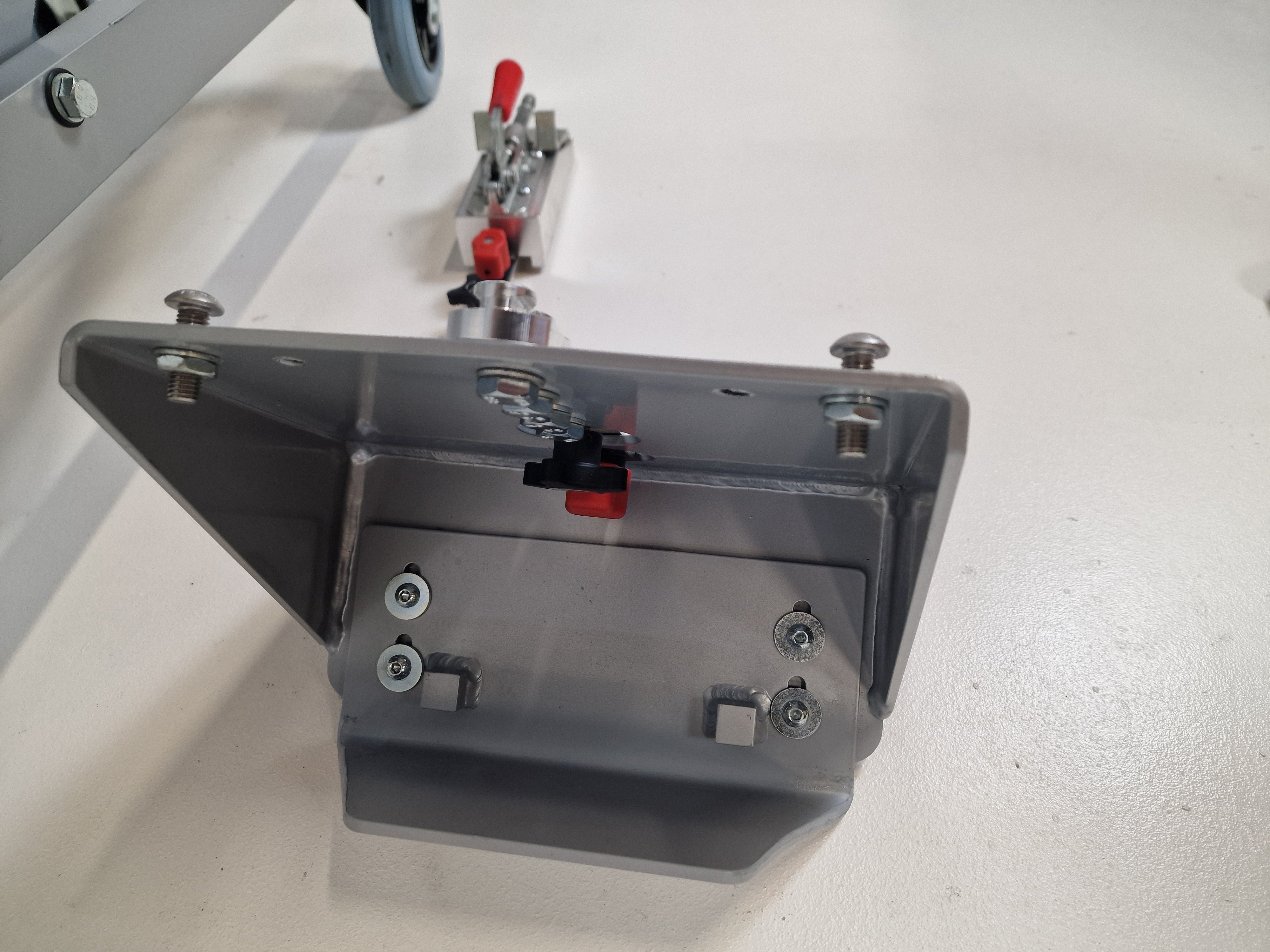 Stollenwerk Modell 3002 / AMF Bruns System – Krankentrage inklusive Bodenhalterung für Smartfloor