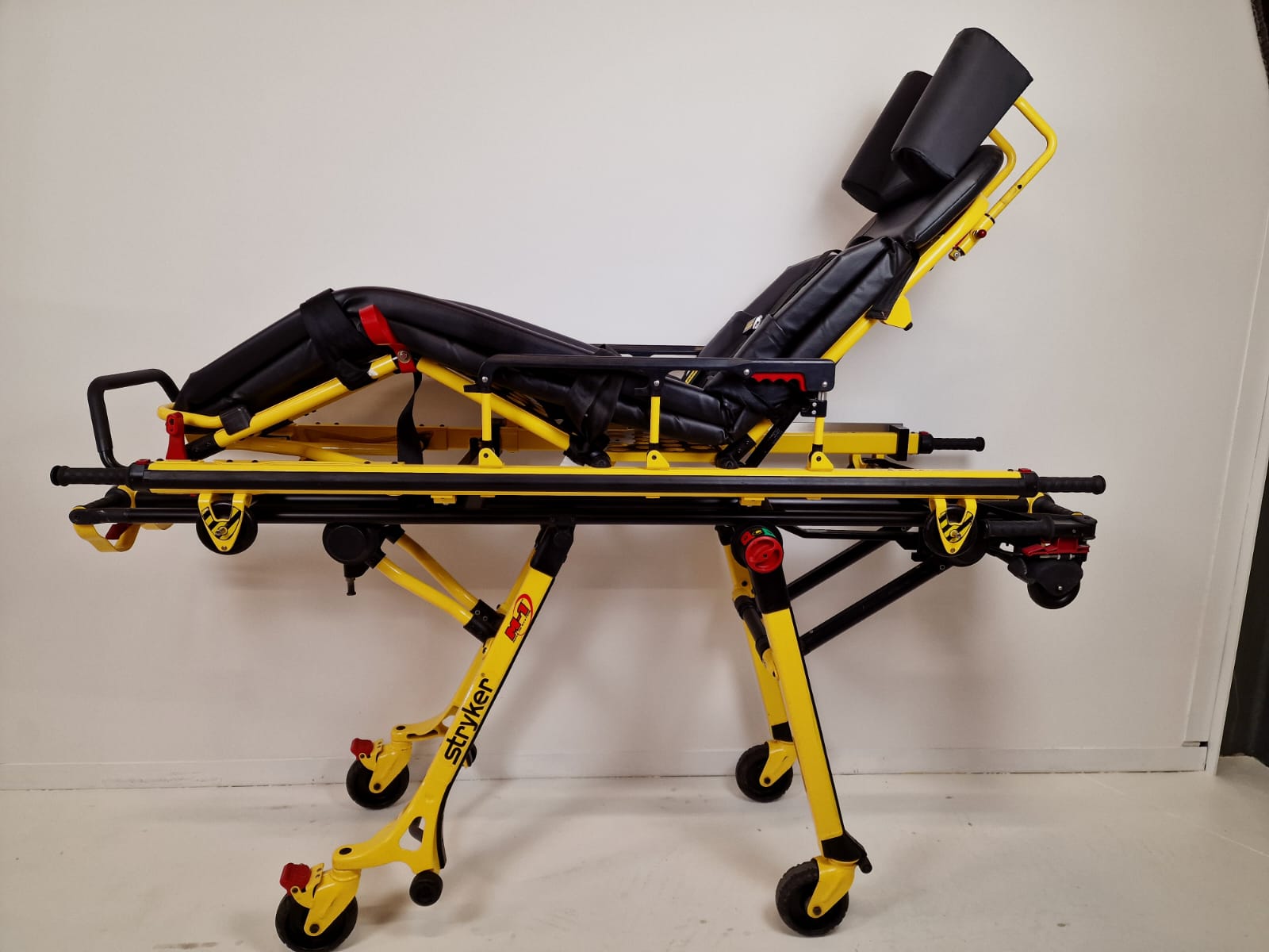 Stryker M1 Krankentrage– Baujahr 04/2022