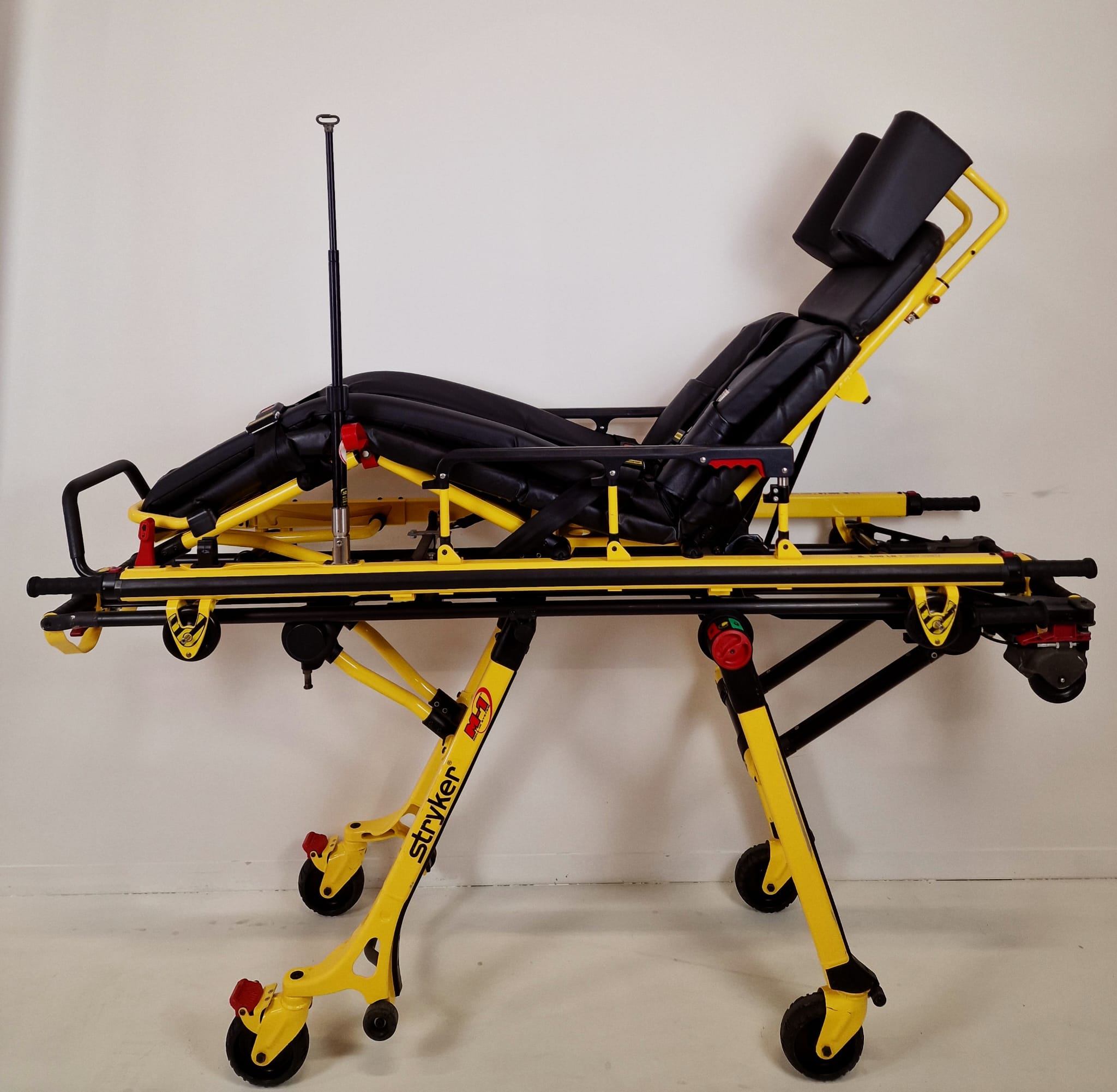 Stryker M1 Krankentrage – Baujahr  06/2018