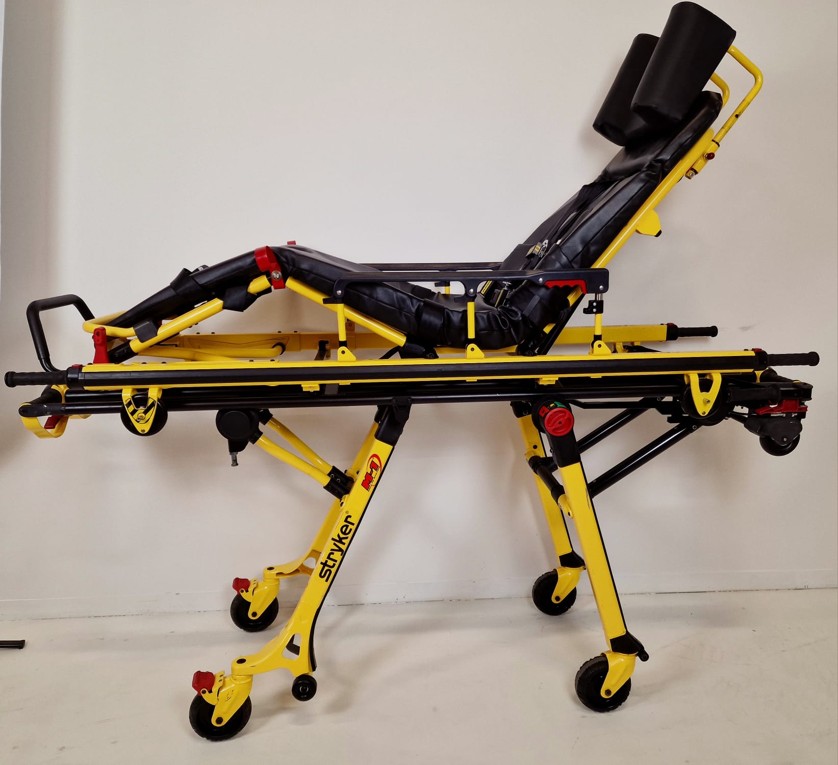 Stryker M1 Krankentrage Baujahr 10/2019